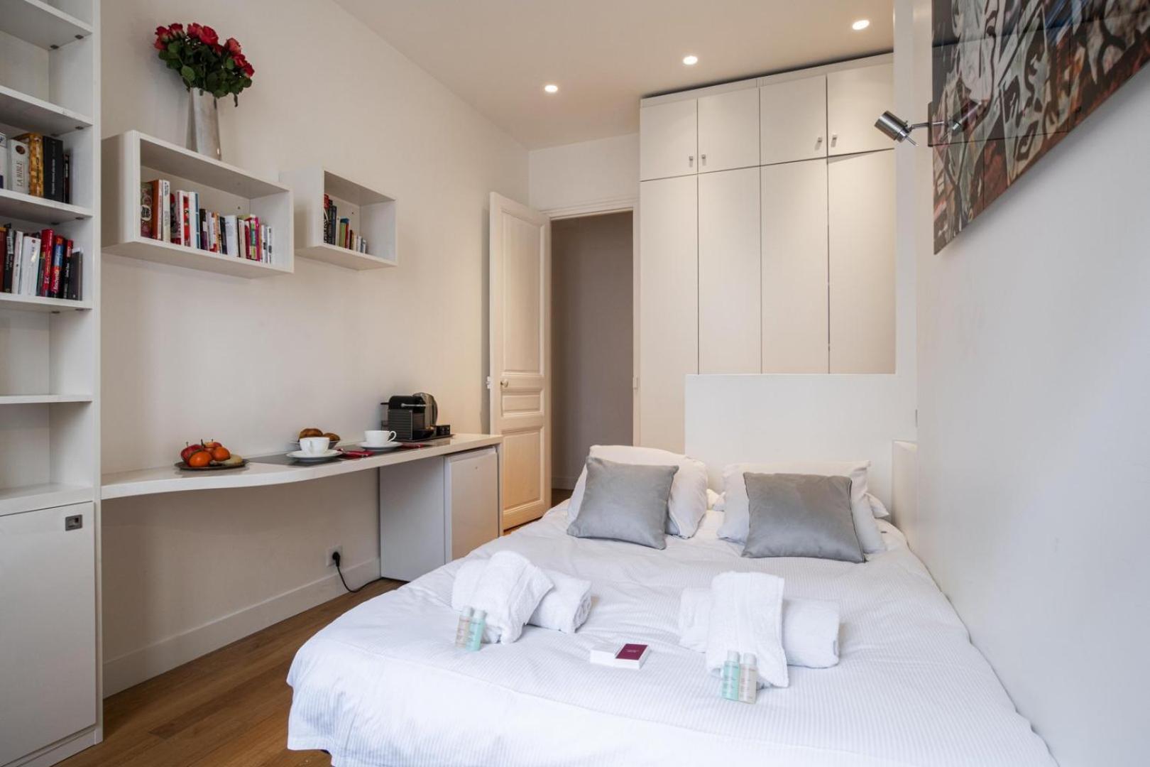 Апартаменты Tiny House St Germain Париж Экстерьер фото